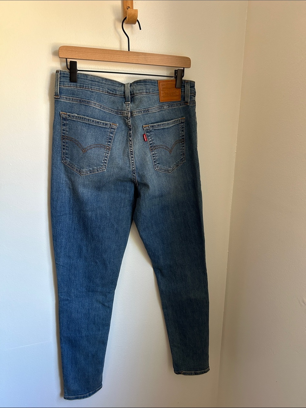 Levi's 721 High Rise Skinny Jeans, Women's Size 31, Medium Wash Stretch Denim